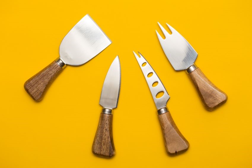 Diferentes cuchillos para queso: cómo elegir el adecuado - Zacatena